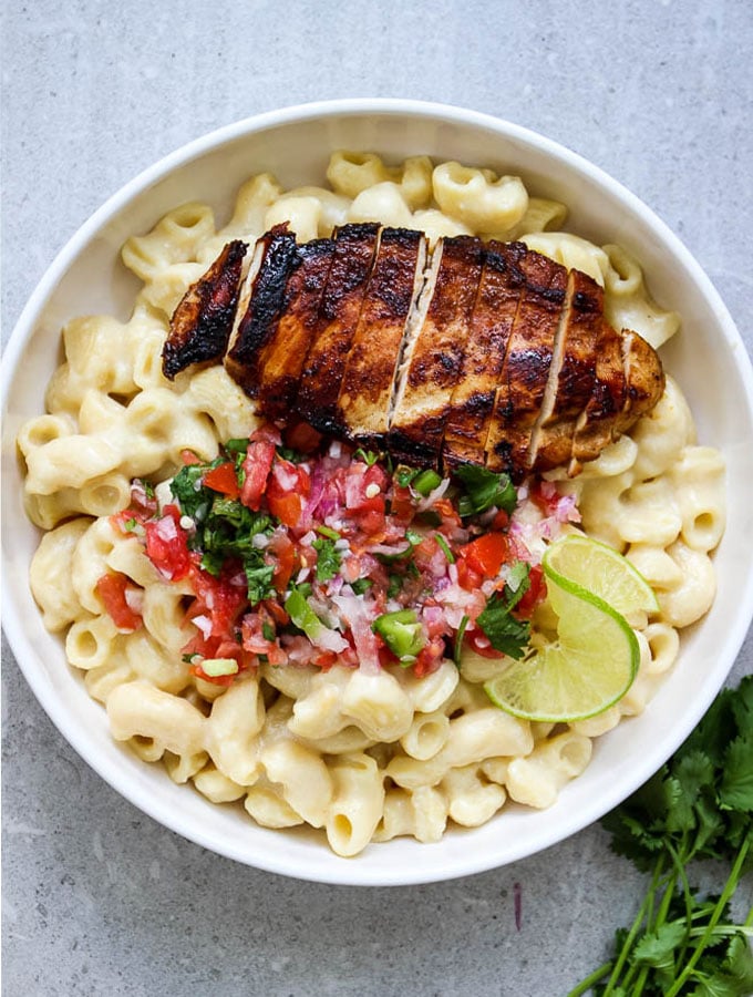 This creamy Copy Cat Panera Bread Baja Macaroni and Cheese is exploding with flavor! With garlic-lime seared chicken, fresh pico de gallo, and extra cheese macaroni, this dish is a hit!