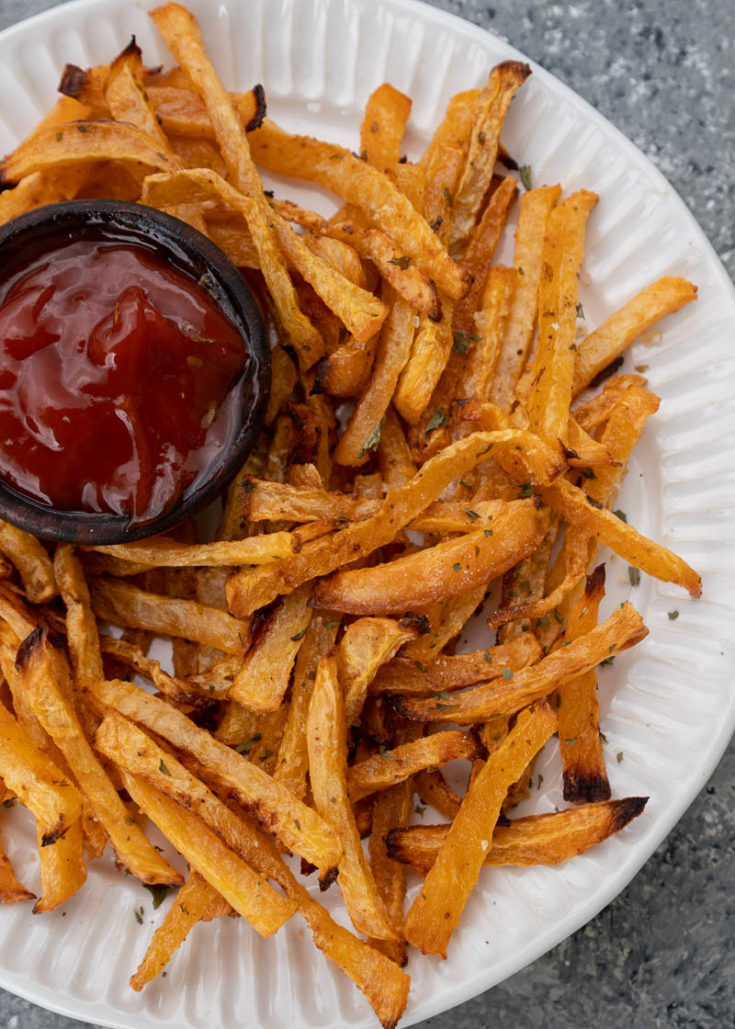 hese easy three ingredient Keto Fries are crispy, salty and so satisfying! Enjoy a generous serving for about 6 net carbs!