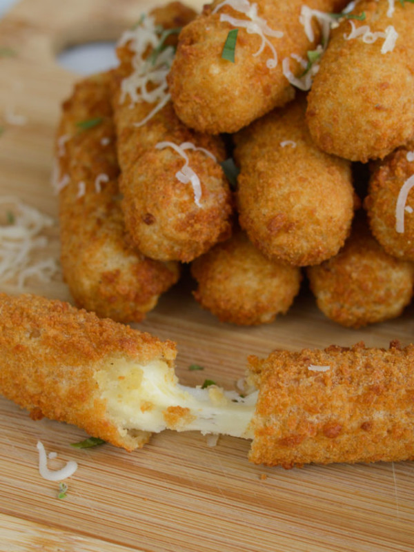 Learn how to make perfectly crisp Air Fryer Mozzarella Sticks! These instructions work for both frozen or fresh mozzarella sticks!