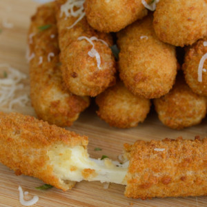 Learn how to make perfectly crisp Air Fryer Mozzarella Sticks! These instructions work for both frozen or fresh mozzarella sticks!