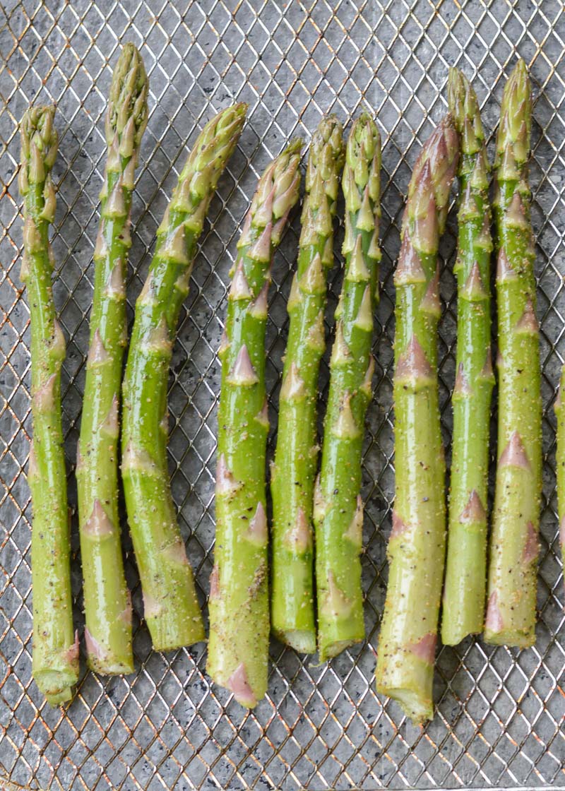 Air Fryer Asparagus is the perfect keto side dish! A generous serving of this healthy recipe is only 2.1 net carbs!
