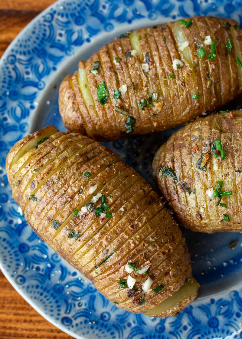 Air fryer Hasselback Potatoes with Garlic