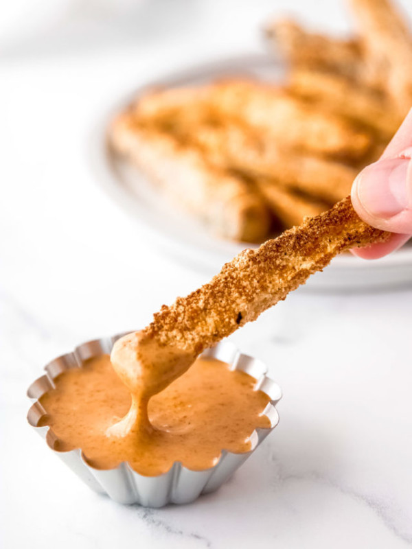 zucchini fry dipped into sauce